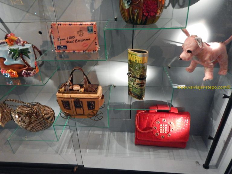 Modelos originais de bolsas e carteiras.