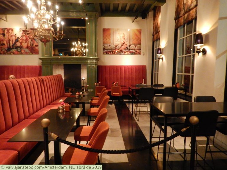 Foto do interior do Stuyvesant, em Amsterdam.