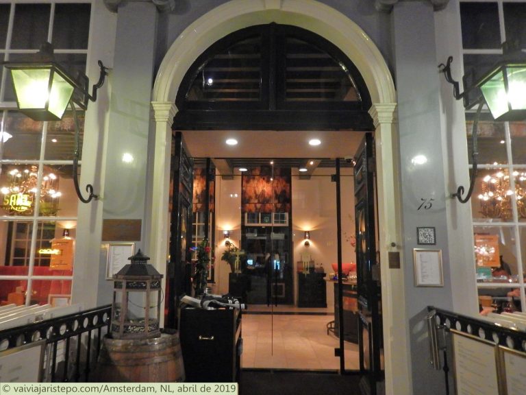 Foto da entrada do restaurante.
