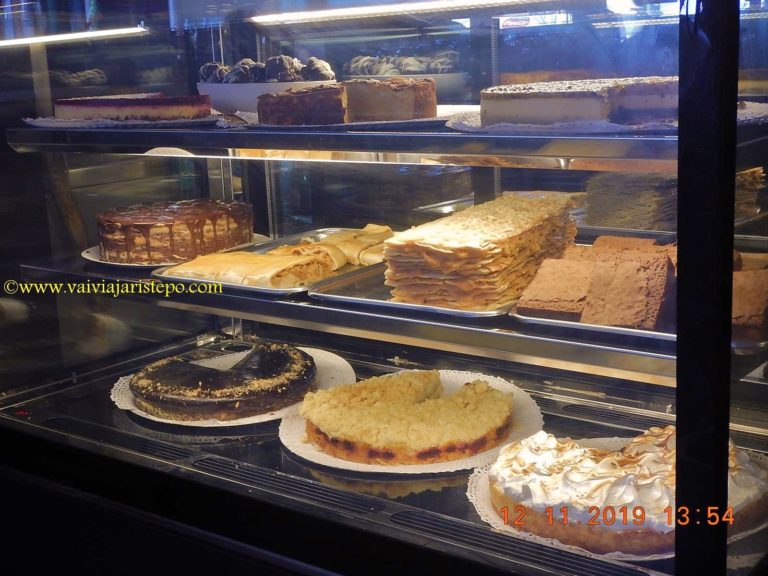 Na hora da sobremesa atacamos um pavê. Como as porções dos doces eram generosas, uma fatia satisfez duas pessoas.