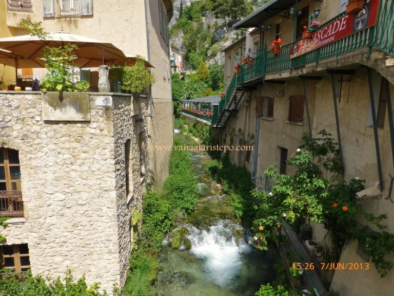 E pensar que o Verdon corta Moustiers-Sainte-Marie. A nascente do Rio Verdon.