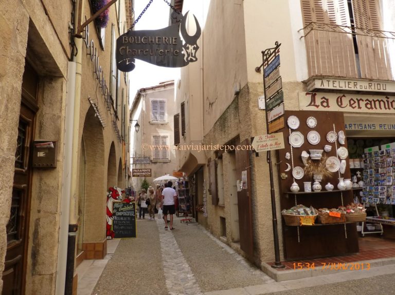 Comércio de Moustiers-Sainte-Marie. Onde-comprar-em-Moustiers-Sainte-Marie.