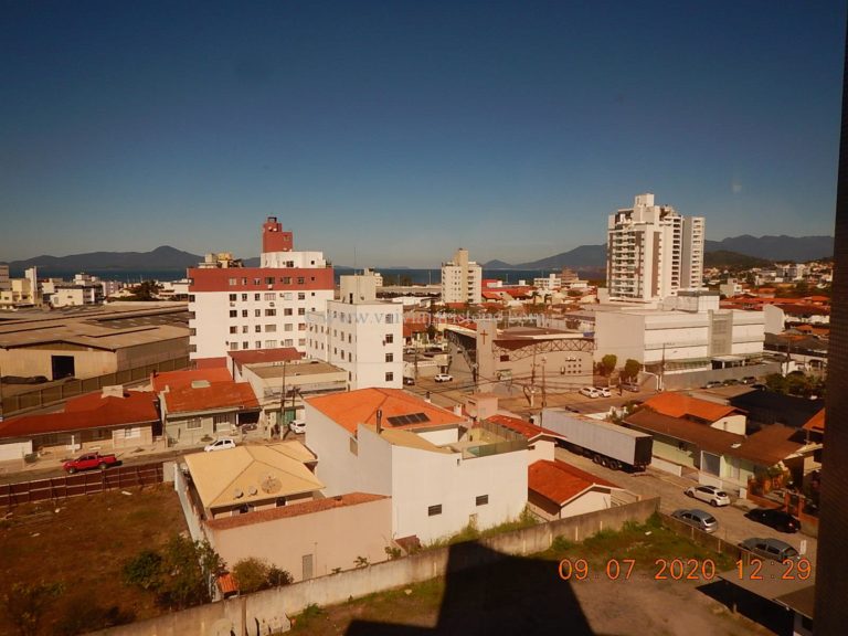 Hotel Kennedy Executive. Vista parcial de Florianópolis + Baía Sul ao longe.
