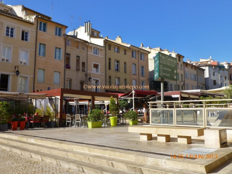 Em Aix-en-Provence, a Plâce des Cardeurs. Em Aix-en-Provence, a Plâce des Cardeurs.