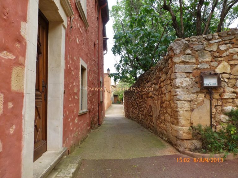 Rua em Roussillon.