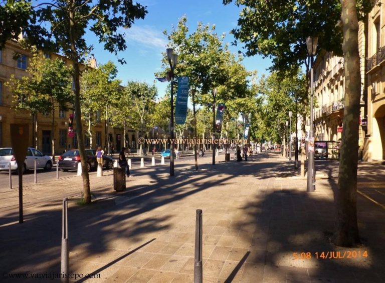 Cours Mirabeau. Cours Mirabearu, em Aix-en-Provence.