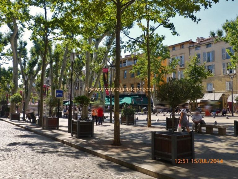 Centro de Aix-en-Provence. Centro de Aix-en-Provence: Cours Mirabeau.