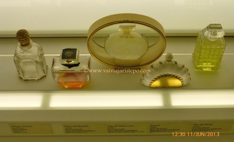 À esquerda, a embalagem que conheci, quando criança, do perfume Fleur de Rocaille. Museu do Perfume em Grasse, sul da França.