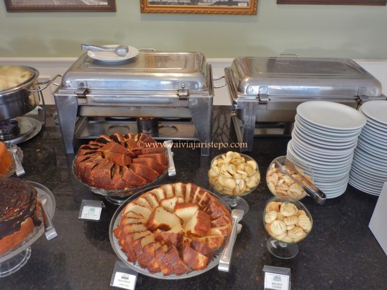 Buffet do café da manhã do Hotel Villa Mayor.