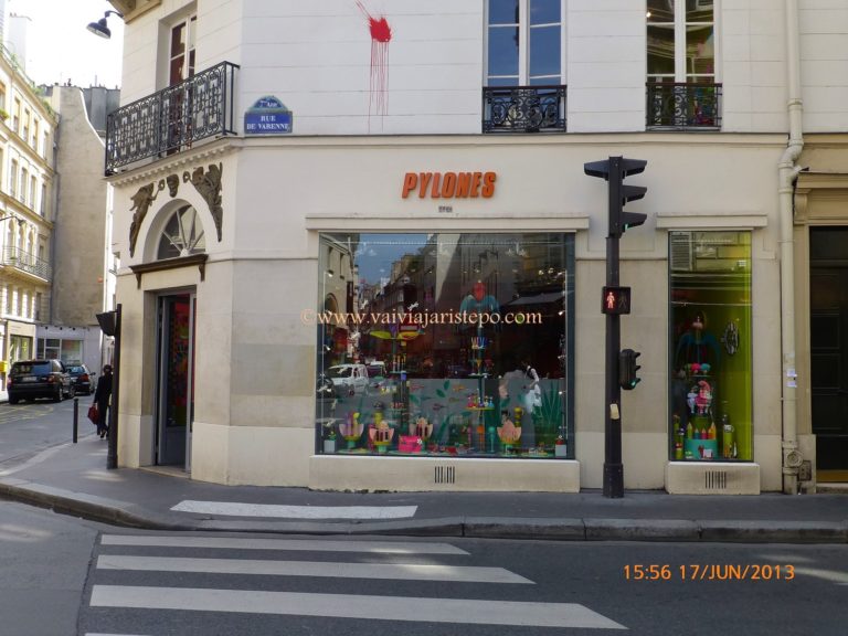 Pylones da rue du Bac Pylones da rue du Bac.