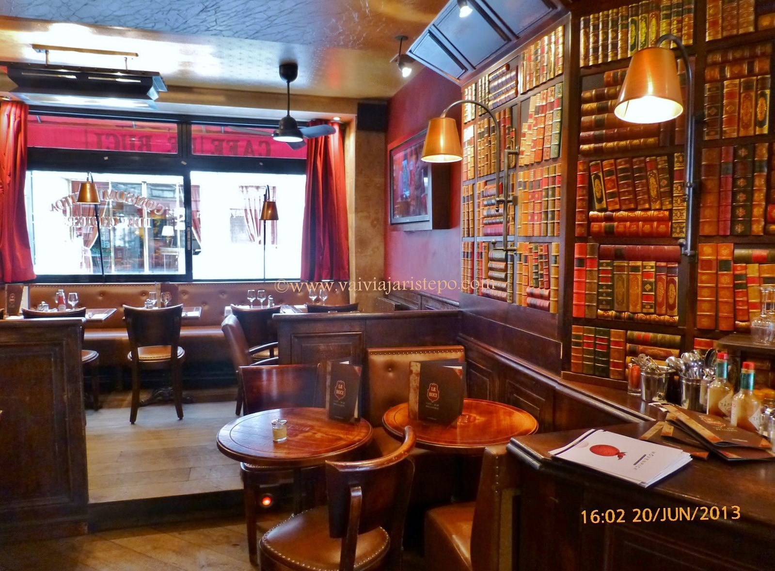 Café Le Buci, no 6 ème arrondissement. Café Le Buci, no 6 ème arrondissement.