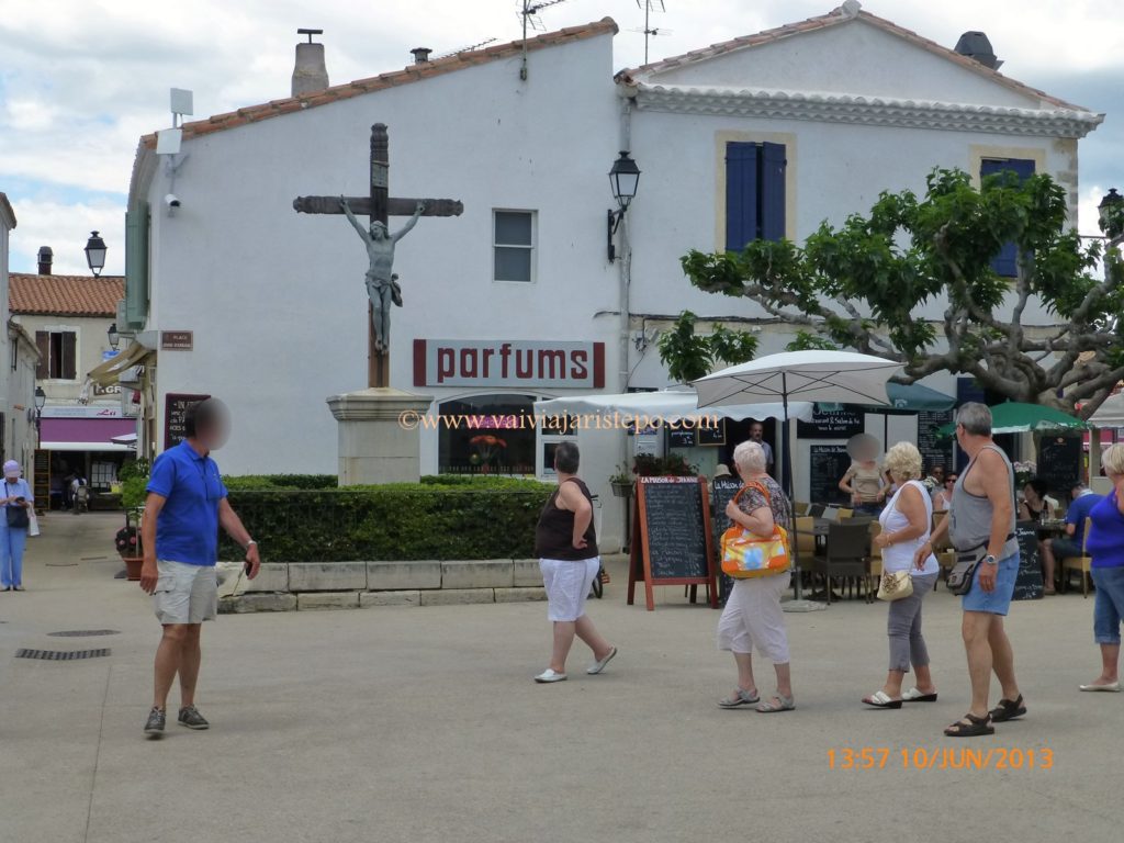 O que estão olhando? Para a imagem de Cristo crucificado? Na-nani-nanão! Estão olhando para o cardápio do restaurante onde almoçamos.