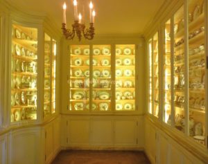 Mansão Nissim de Camondo, Paris - vitrine das porcelanas. Mansão Nissim de Camondo, Paris - vitrine das porcelanas.