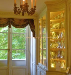 Mansão Nissim de Camondo, Paris - vitrine das porcelanas.