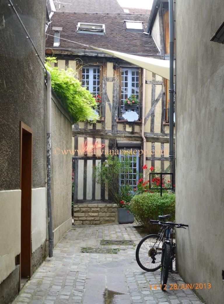 Casas de estilo enxaimel de Troyes. Casas de estilo enxaimel de Troyes.