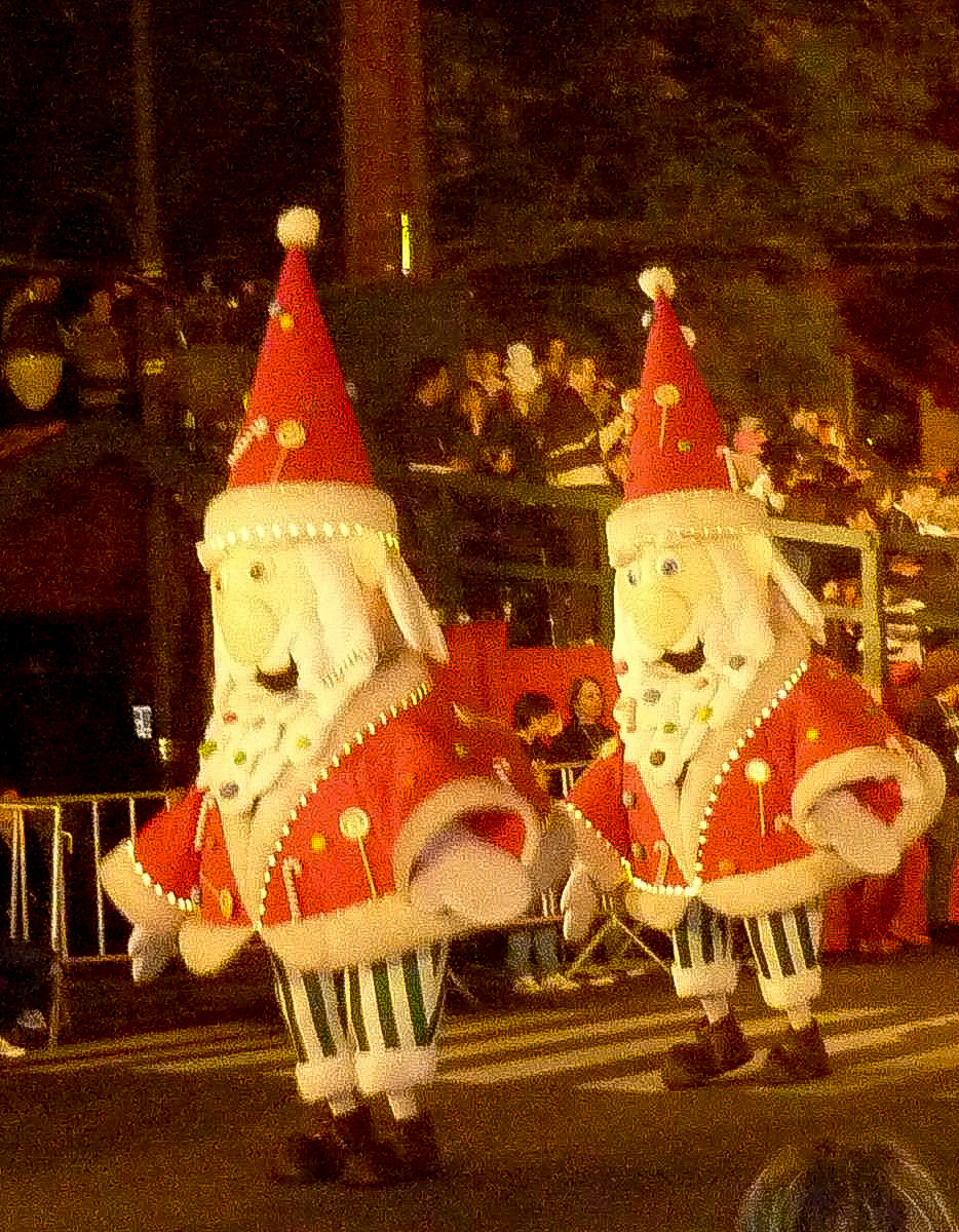 Grande Desfile de Natal de Gramado. Os antigos Papais-Noéis que ainda desfilam.