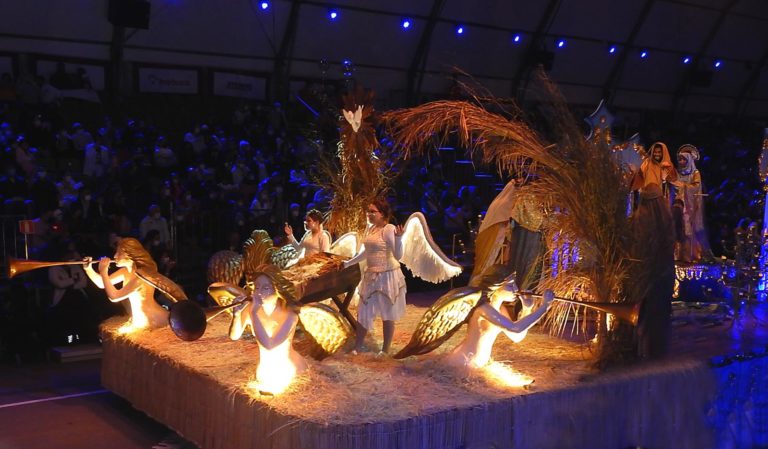 Anjo de óculos.