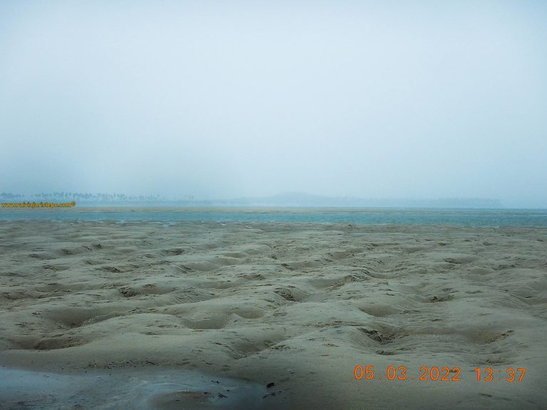 Banco de Areia em Carneiros. Foto clicada embaixo de muita chuva.