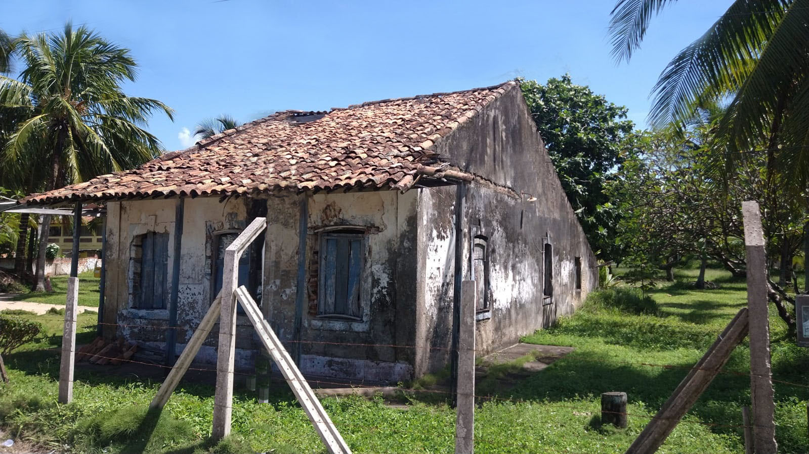 Antiga casa paroquial. Antiga casa paroquial, ao lado da capela.