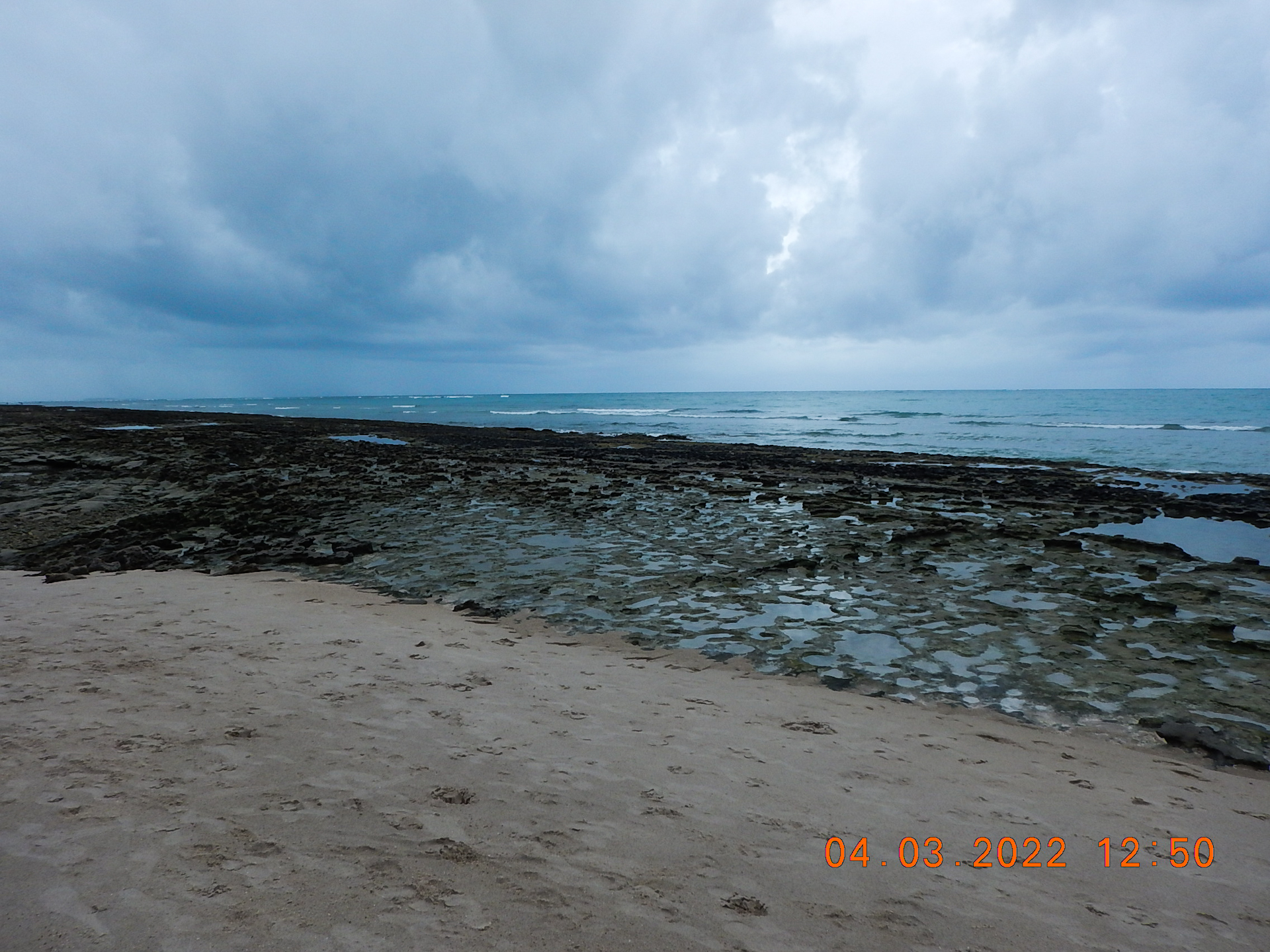 Na maré baixa, em frente ao Beijupirá a praia fica do jeito que você vê na foto. Na maré baixa, em frente ao Beijupirá a praia fica do jeito que você vê na foto.
