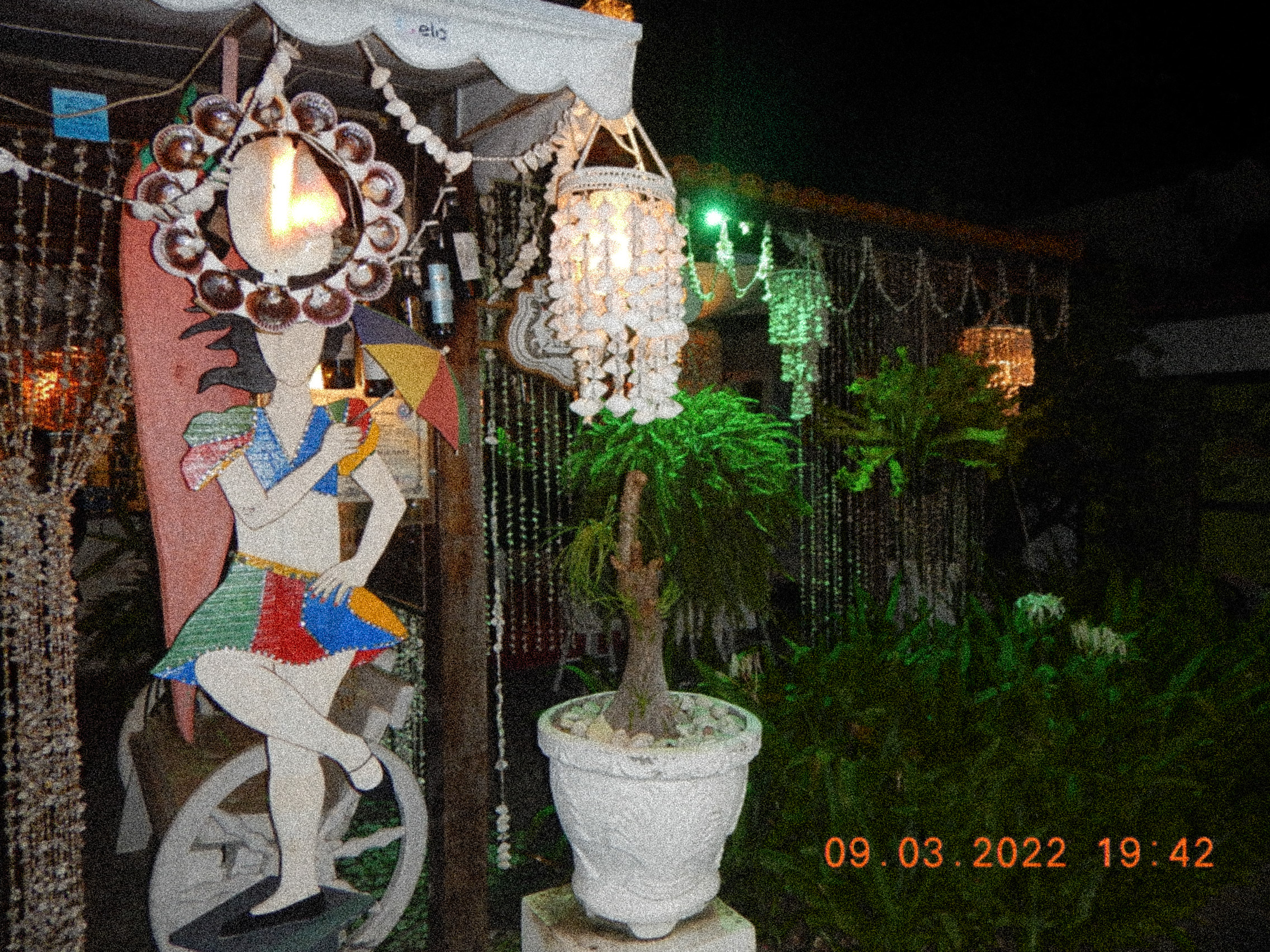 Entrada do Restaurante Beijubirá na rua de mesmo nome, em Porto de Galinhas. Entrada do Restaurante Beijubirá na rua de mesmo nome, em Porto de Galinhas.