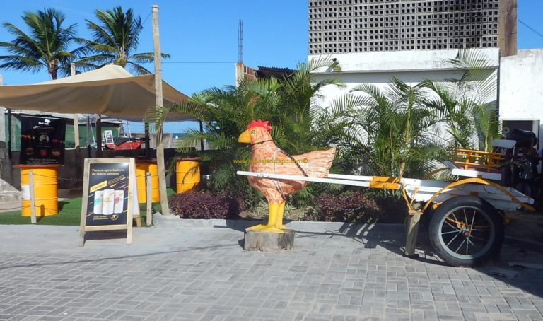 Praça próxima à Igreja de São Sebastião, no Pontal do Cupe.