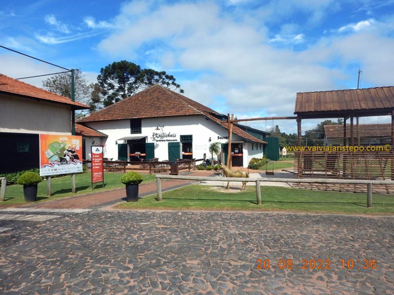 O Museu da Memória fica dentro do Resaurante Koffiehuis, logo na entrada do parque., à esquerda.