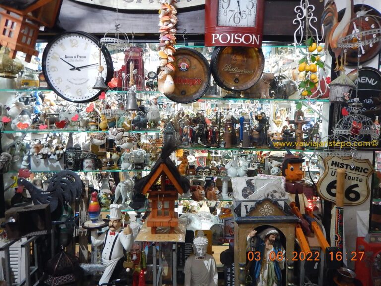 Esta loja de decoração oferece peças diferenciadas novas e usadas. É um misto de brechó com peças novas, onde o comprador encontrará inúmeras sugestões para decorar sua casa. Para consumidores iguais a mim é um perigo e tanto.